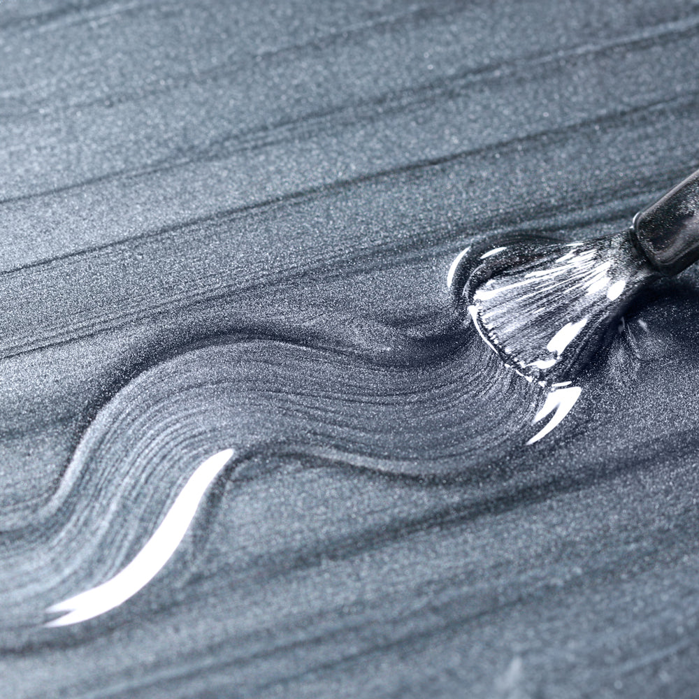 Obsidian Cat's Eye gel polish texture deep black high pigmentation smooth application obsidian-like finish
