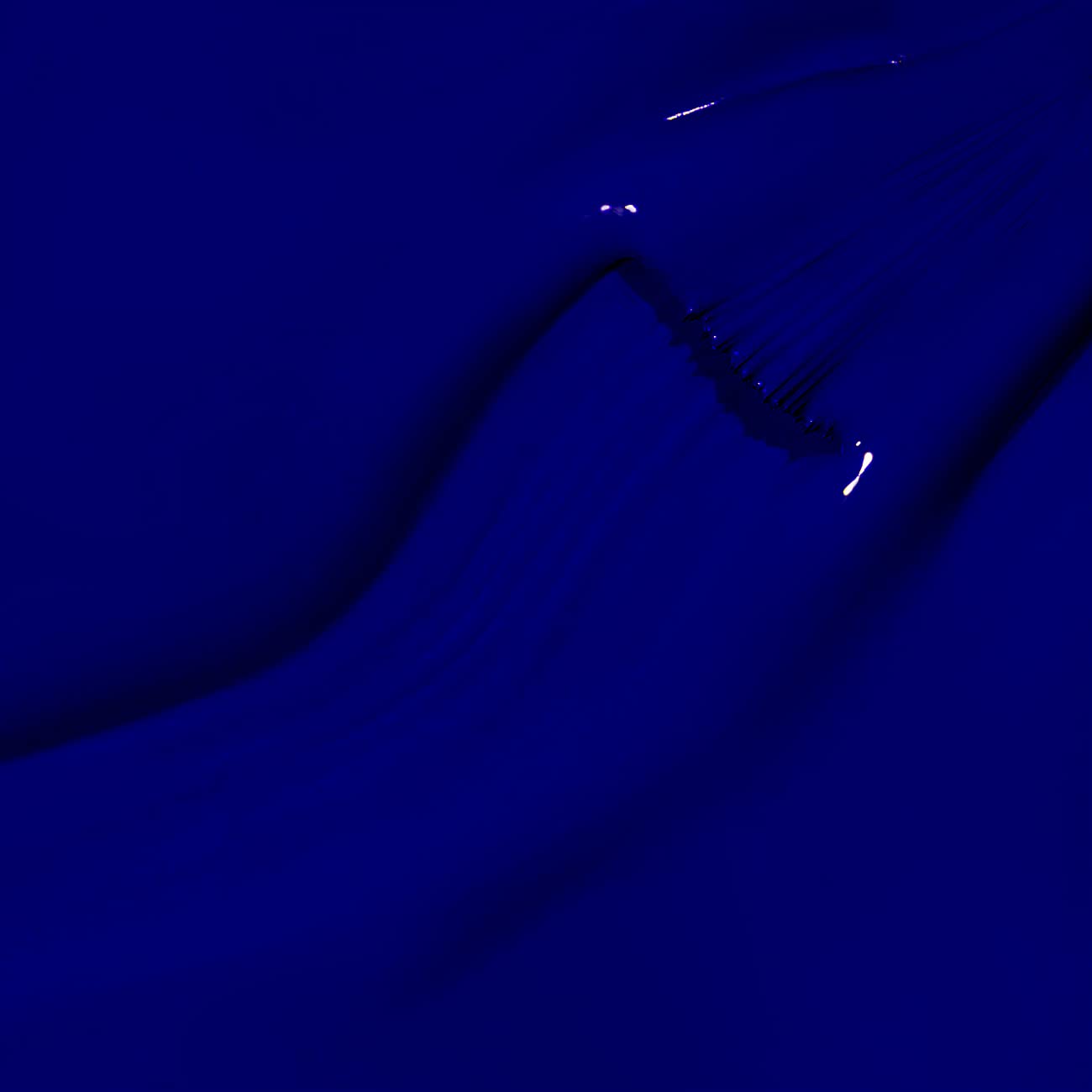 Navy blue gel texture smooth self-leveling creamy formula ultra-pigmented deep sapphire close-up
